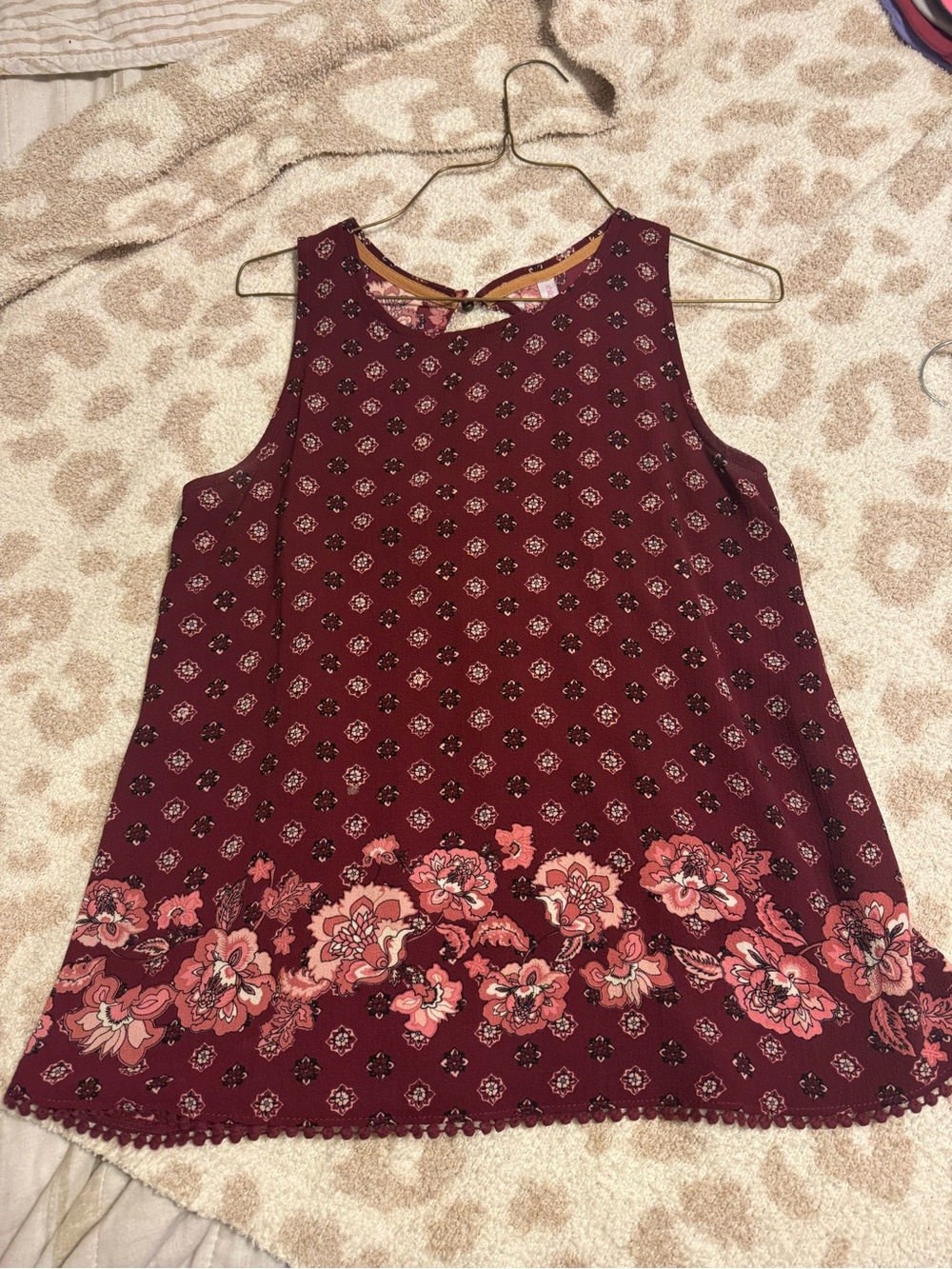 Xhilaration Burgundy Floral Border Tank blouse women’s size medium keyhole back